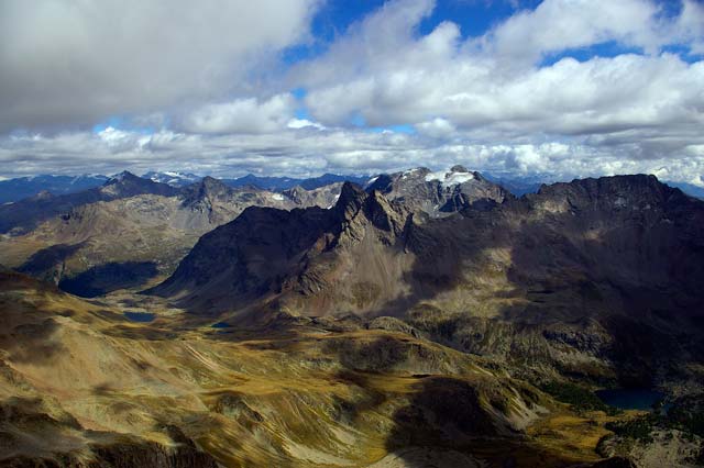 1 settembre 2006, dal Pizzo Paradisino (m 3302) uno sguardo verso la Val Viola